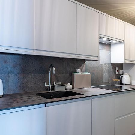 Large Stylish Studio In The Heart Of The City Бат Экстерьер фото