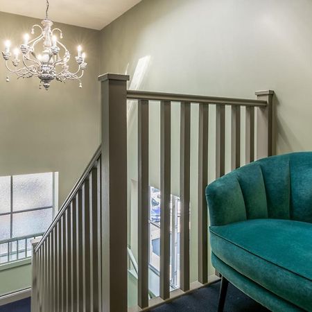 Large Stylish Studio In The Heart Of The City Бат Экстерьер фото